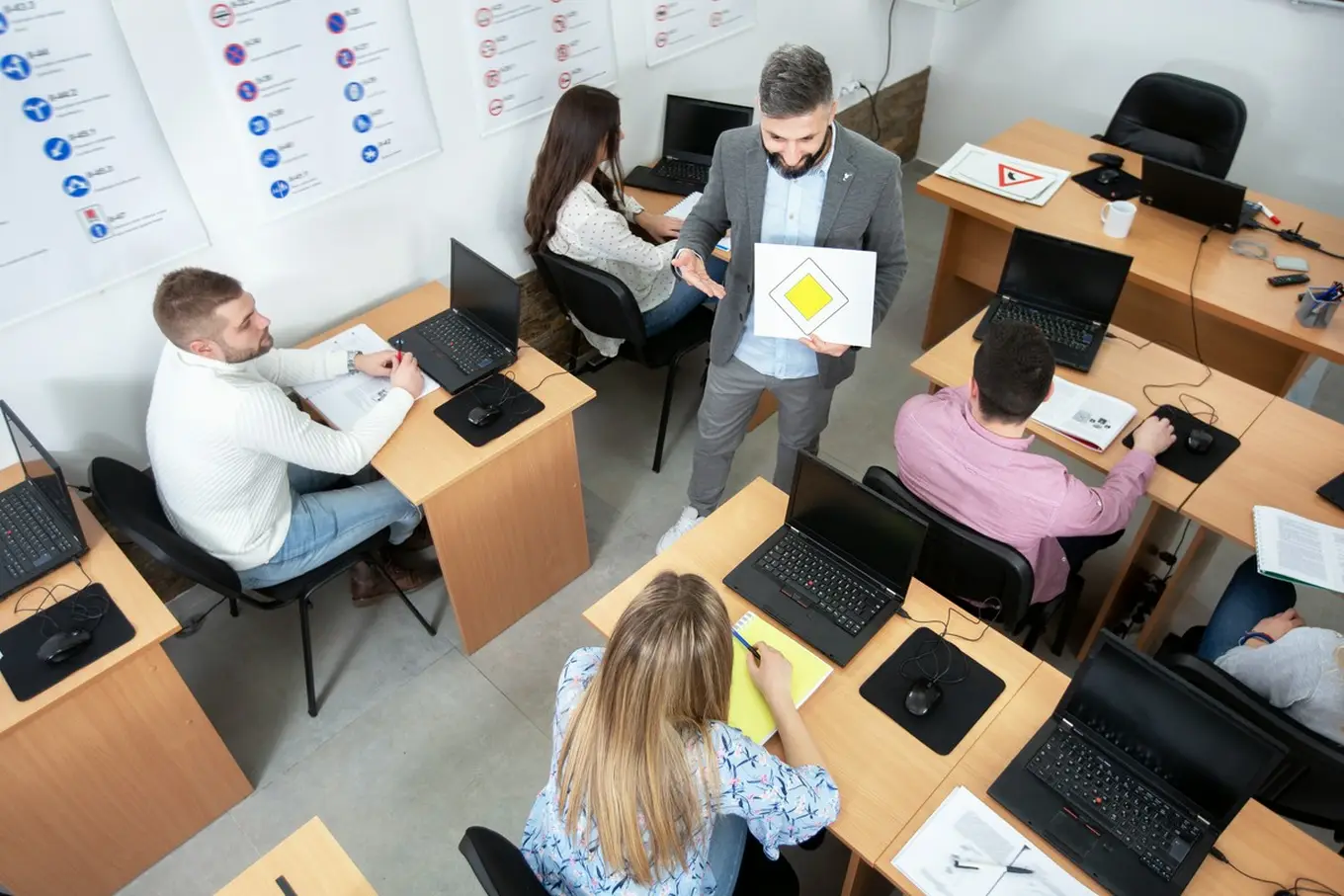 Najnowsze trendy w szkoleniu kierowców i ich wpływ na zdawalność